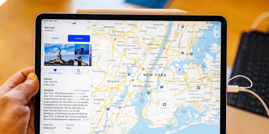 iPad Apple Maps App Hand