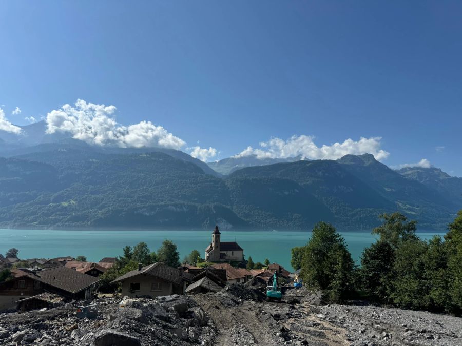 Es wird wohl noch dauern, bis die Spuren des Unwetters in Brienz BE beseitigt sein werden.