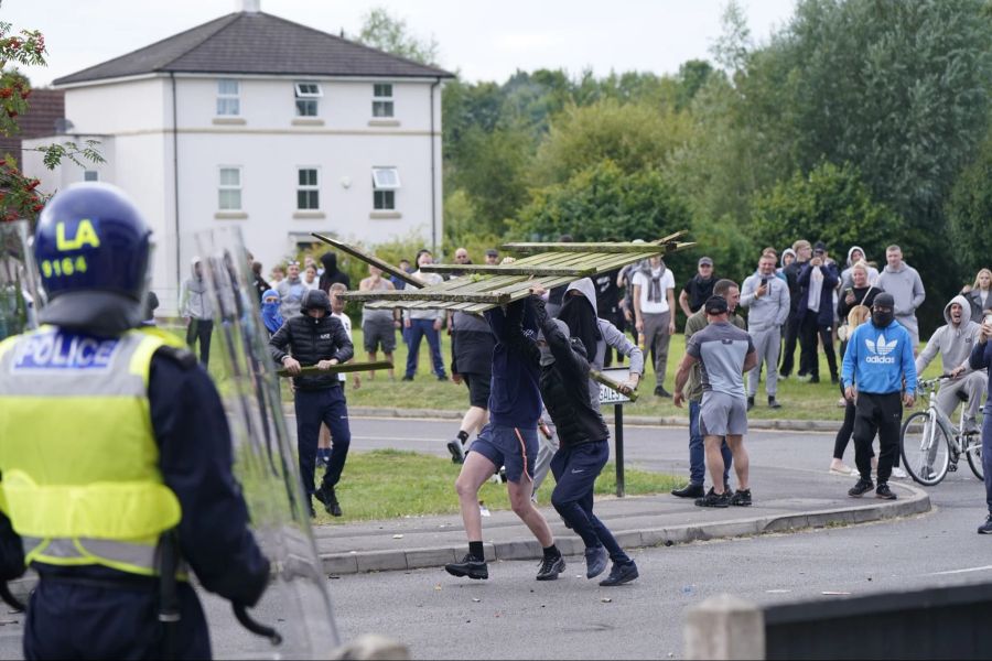 Es kam zu Angriffen auf Asylunterkünfte.