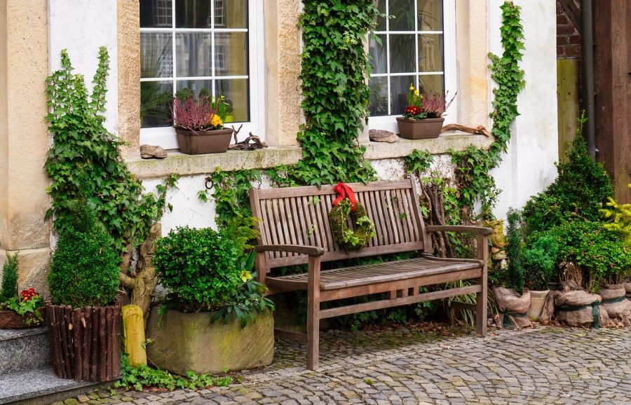 Der Garten, oft Grund der Streitigkeiten. Beispielsweise wenn die Pflanzen zum Nachbarn wuchern oder es zu laut zu- und hergeht.