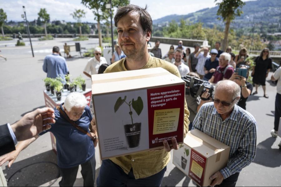 Die Ernährungsinitiative wurde mit 113'103 Unterschriften bei der Bundeskanzlei eingereicht.