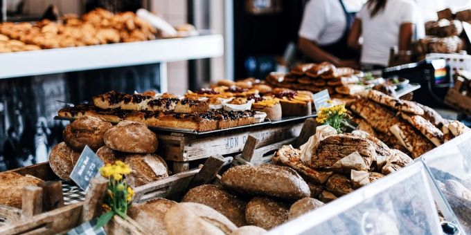 Eine Bäckerei im Kanton Schaffhausen verkaufte unter anderem abgelaufene Ware. Der Chef wurde deshalb nun zu einer Geldstrafe verurteilt. (Symbolbild) Bäckerei Kanton Schaffhausen abgelaufen