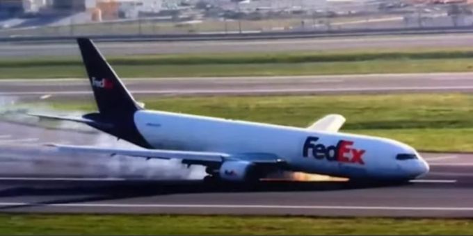 Eine Boeing landete in Istanbul auf seiner Nase. istanbul boeing