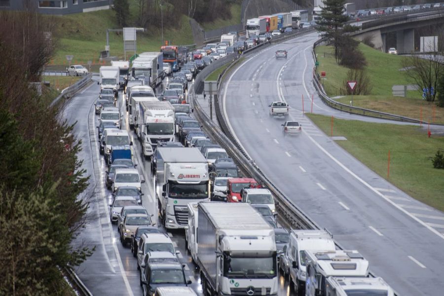 Besonders hohes Verkehrsaufkommen soll es Freitagnachmittag, Samstagvormittag und Montagabend beim Gotthard-Tunnel geben.