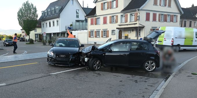 Lütisburg: Unfall zwischen zwei Autos. Lütisburg: Unfall