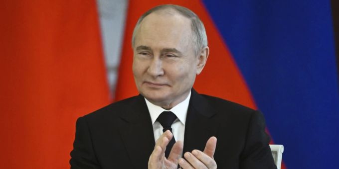 Wladimir Putin wird vorgeworfen, nicht genug für seine Soldaten im Ukraine-Krieg zu unternehmen. Wladimir Putin