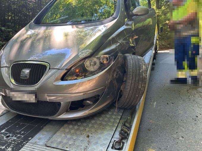 Der Seatfahrer setzt auch nach der Kollision seine Fahrt fort. Seatfahrer