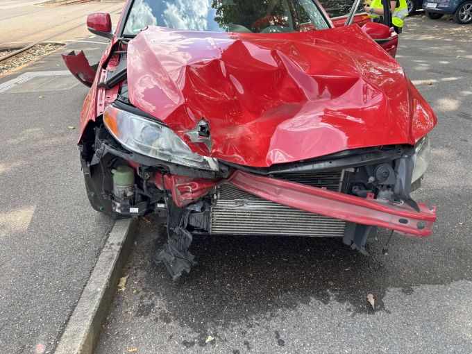 Am Auto entstand bei der Kollision ein Totalschaden. Totalschaden