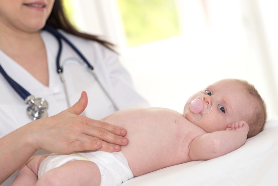 Baby beim Arzt