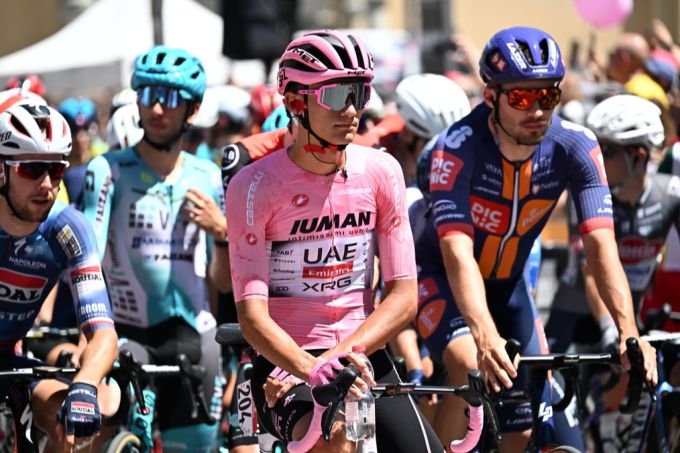 Isaac Del Toro führt den Giro d'Italia auch nach 18 Etappen an. Giro d'Italia