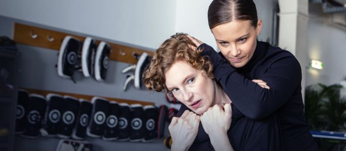 Luise Wolfram und Jasna Fritzi Bauer trainieren in der neuen «Tatort»-Folge gemeinsam Krav Maga. Luise Wolfram