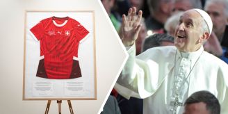 Für guten Zweck - Nati-Trikot für toten Papst wird jetzt versteigert Für guten Zweck - Nati-Trikot für toten Papst wird jetzt versteigert