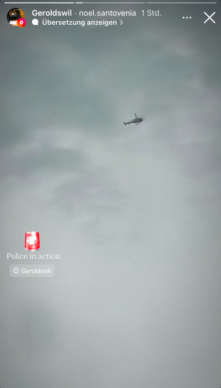 Auch Helikopter waren vor Ort.