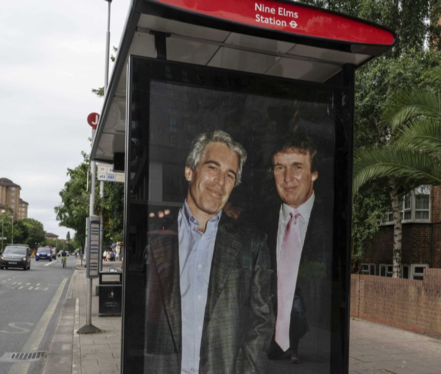 Sein Name kommt in den Ermittlungsakten gegen Epstein vor. Der US-Präsident behauptet zurzeit, Epstein nur flüchtig gekannt zu haben, um sich aus der Affäre zu ziehen.