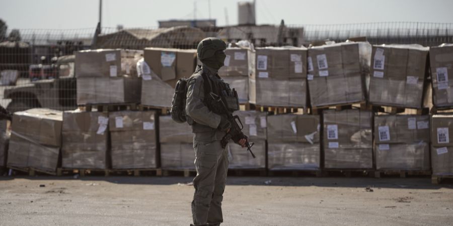 Die Regierung solle die sofortige Öffnung der Grenzen des Gazastreifens für Hilfsgüter verlangen.