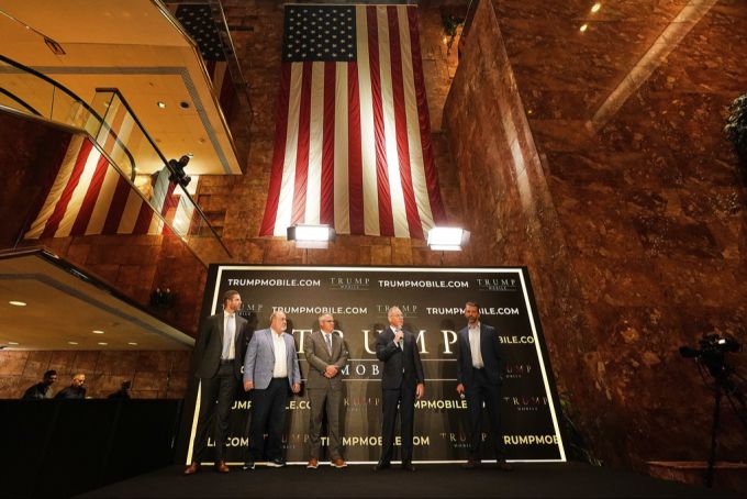 Trump Mobile soll amerkanische Patrioten ansprechen. trump mobile