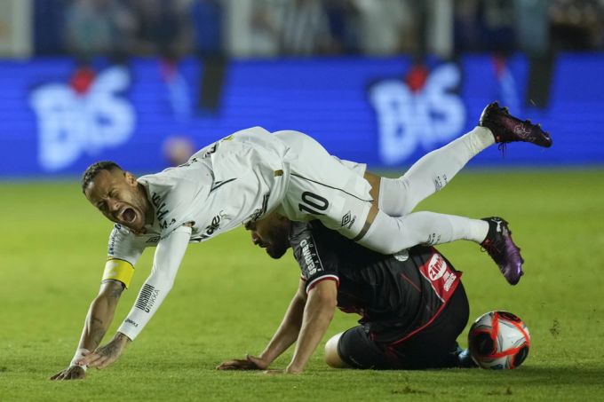Neymar im Einsatz für Santos (Archivbild). Neymar Santos