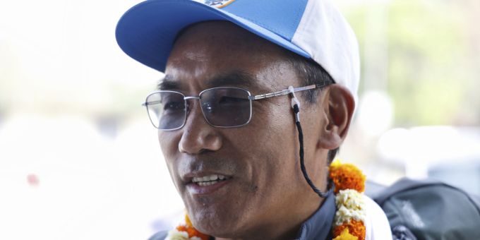 Der nepalesische Bergführer Kami Rita Sherpa hat seinen eigenen Weltrekord gebrochen und ist zum 31. Mal auf dem Gipfel des Mount Everest gestanden. Nepal Everest