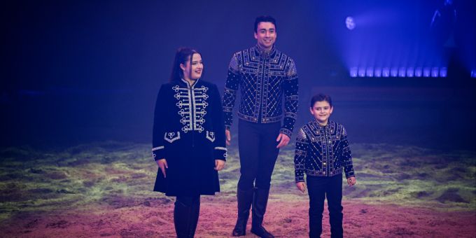 Der siebenjährige Maycol Knie (rechts) und die 14-jährige Chanel Marie Knie treten im Circus Knie bereits wie Profis auf. Ihr grosser Bruder Ivan Knie unterstützt sie. Circus Knie