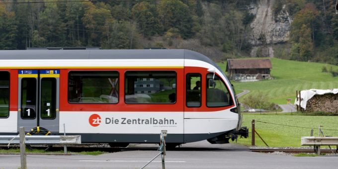 Die Zentralbahn will in einer Testphase mit Bussen den Schnellzugverkehr zwischen Luzern und Engelberg OW entlasten. Zentralbahn