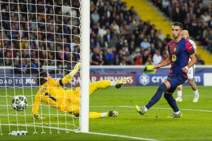 Ferran Torres lässt Yann Sommer keine Chance und gleicht aus. champions League