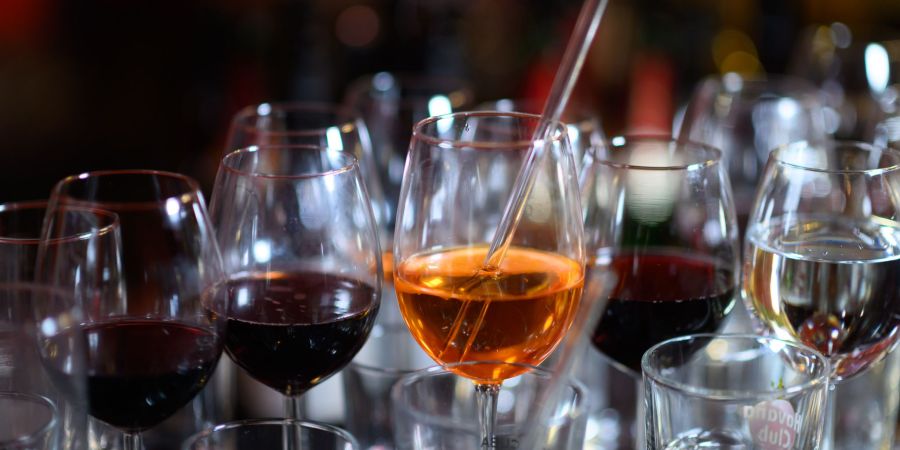 Alkoholkonsum kann zu Leberkrebs beitragen.