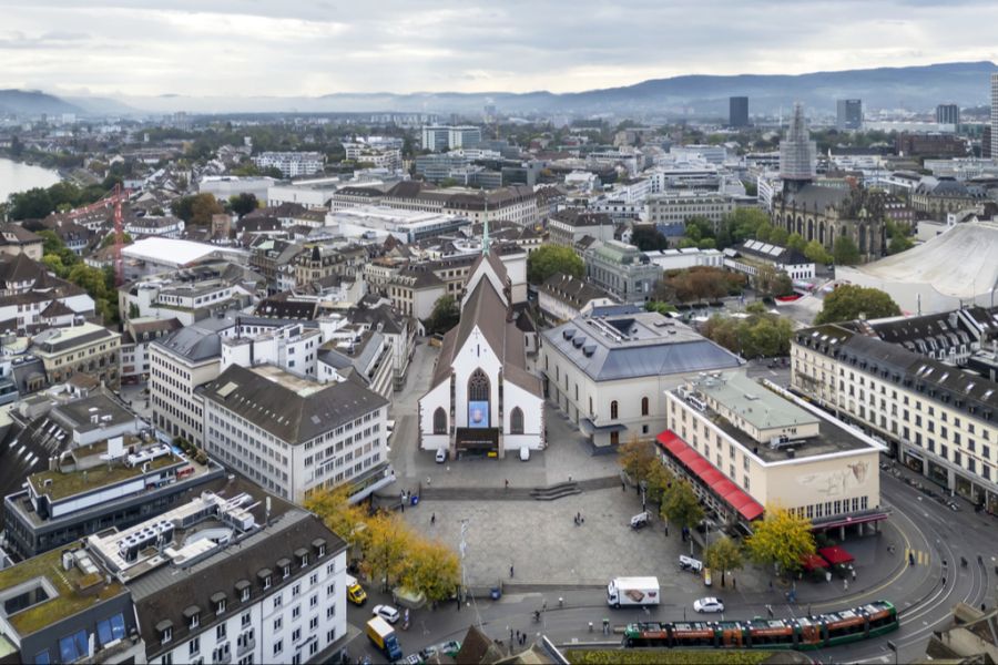 Barfüsserplatz Basel BVB-Kundenzentrum Glasfassade