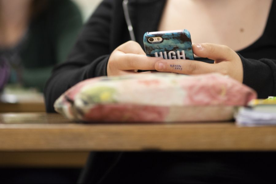 In anderen Staaten ist das Handyverbot an Schulen bereits in Kraft.