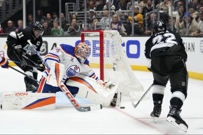 Kevin Fiala (rechts) sammelt in der NHL den nächsten Scorerpunkt. NHL