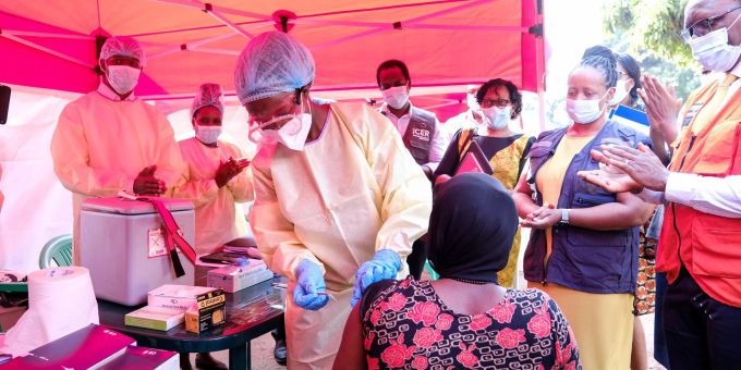 Noch gibt es keinen zugelassenen Impfstoff gegen die gefährliche Sudan-Variante von Ebola. (Archivbild) Noch gibt es keinen zugelassenen Impfstoff gegen die gefährliche Sudan-Variante von Ebola. (Archivbild)