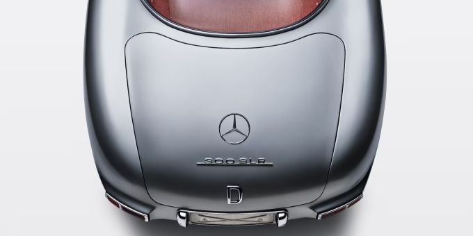 Der Motor des Uhlenhaut Coupés ist ein 3,0-Liter (2.982 cm³) längs eingebauter Reihenachtzylinder vom Typ M 196 S. Uhlenhaut Coupé