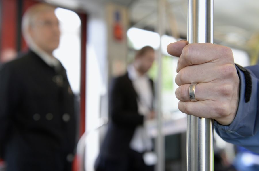 Züge im Nahverkehr mit mehr Steh- als Sitzplätzen könnten laut dem IGÖV-Präsidenten die Zukunft sein.