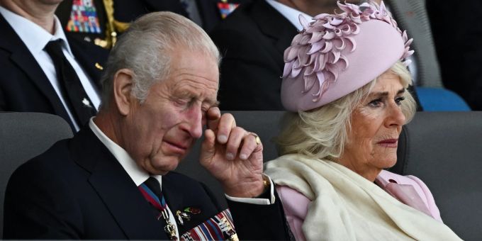 An Gedenk-Tag - Hier weinen König Charles und Königin Camilla