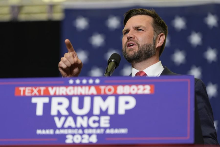 Trump-Vize J.D. Vance: «Sie ist eine Million Mal schlimmer als Joe Biden. Sie hat jeden einzelnen Fehler abgesegnet. Und über seine geistige (Un)Fähigkeit, als Präsident zu dienen, gelogen»