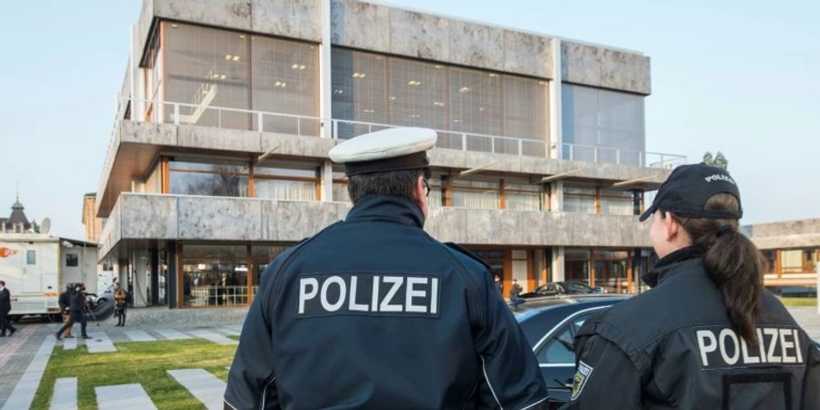 Polizeibeamte vor Bundesverfassungsgericht in Karlsruhe
