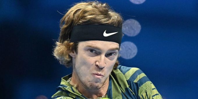 Andrey Rublev konnte sich gegen Stefanos Tsitsipas klar durchsetzten. Stefanos Tsitsipas