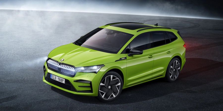 Zum Themendienst-Bericht vom 25. Oktober 2022: Dynamisches SUV aus Tschechien: Skoda stellt dem normalen Enyaq mit Steilheck nun auch eine besonders sportliche RS-Version zur Seite.