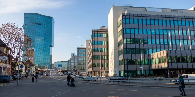 Die Hardbrücke und der Primetower im Zürcher Kreis 5. Die Hardbrücke und der Primetower im Zürcher Kreis 5.