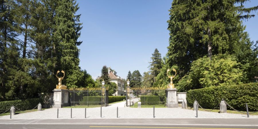 Der Wenkenhof in Riehen besteht aus zwei Villen und einer grossen Parkanlage (Wenkenpark). Das Anwesen ist im Schweizerischen Inventar der Kulturgüter von nationaler und regionaler Bedeutung aufgelistet.