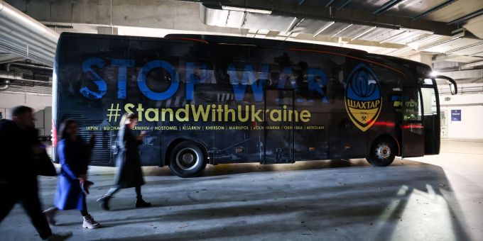 Deutliche Botschaft: Der Mannschaftsbus von Schachtjor Donezk. ukraine-Krieg