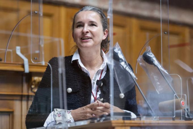 Yvette Estermann setzte sich erneut für die Abschaffung der Zeitumstellung ein. Yvette Estermann