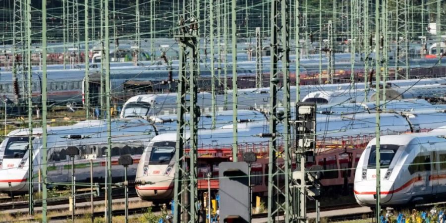 Züge der Deutschen Bahn in Hamburg