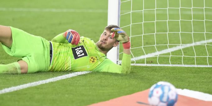 Gregor Kobel ist Stammtorhüter beim BVB. BVB
