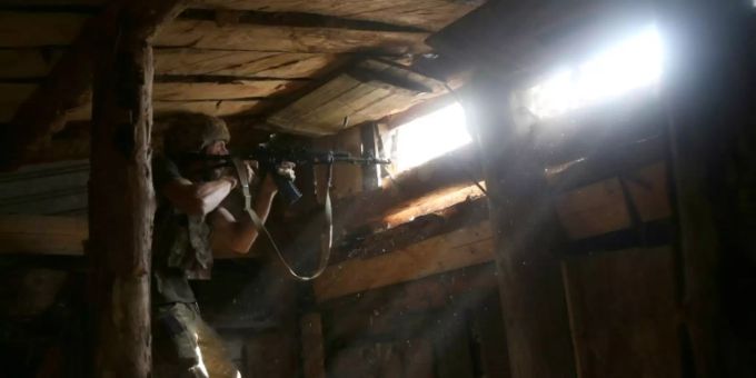 Ukrainischer Soldat in Ostukraine Ukrainischer Soldat in Ostukraine