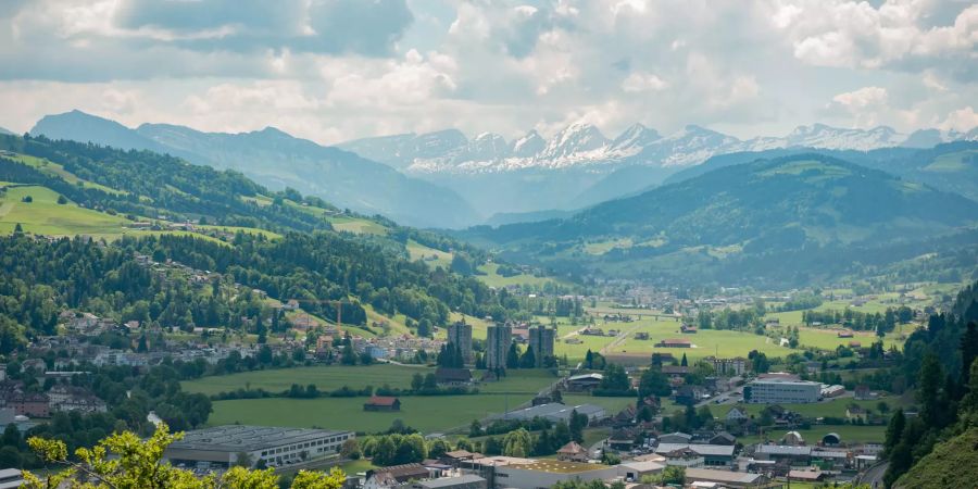 Blick auf die Churfirsten von Wattwil aus.