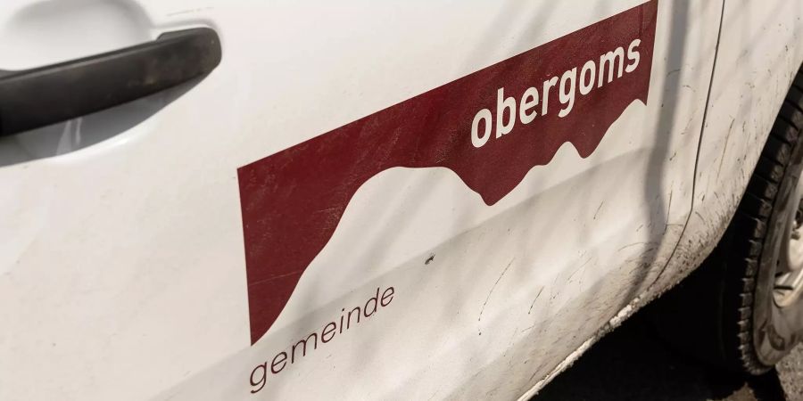 Beschriftung Gemeinde Obergoms an einem Gemeindefahrzeug.