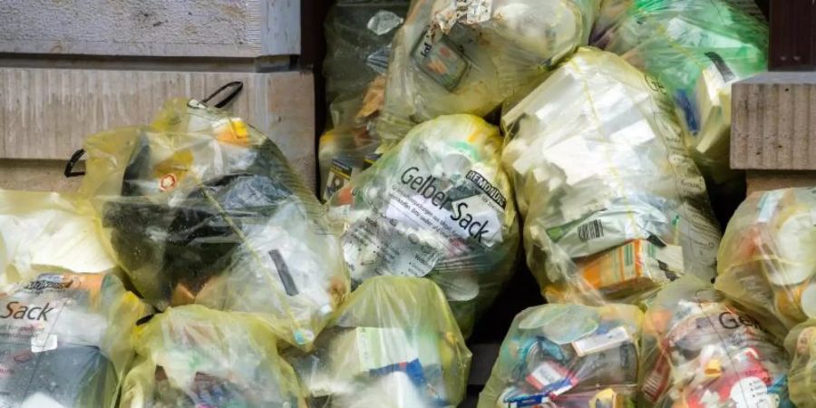 Der Verpackungsmüll privater Verbraucher wird in grösserem Umfang verwertet. Foto: Robert Michael/dpa-Zentralbild/dpa
