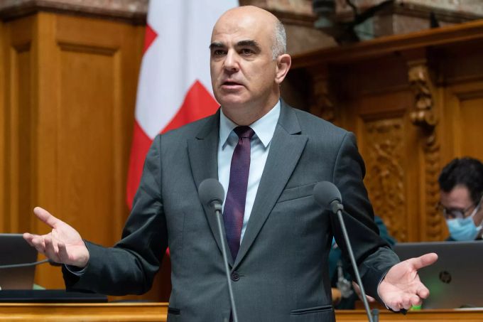 Bundesrat Alain Berset spricht im Nationalrat an der Wintersession der Eidgenössischen Räte am 2. Dezember 2021, in Bern. Alain Berset Coronavirus