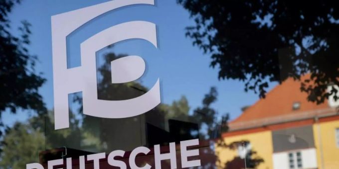 Frankfurt/Main - Deutsche Wohnen steigt in MDax auf