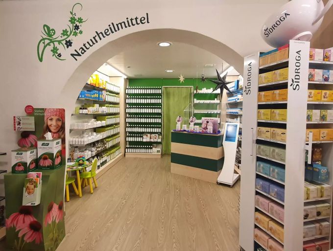 Naturheilmittel-Ecke in der Ricken Drogerie. Ricken Drogerie Gommiswald